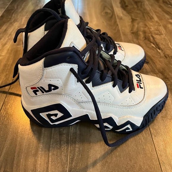 Fila women’s basketball sneakers - Picture 3 of 5